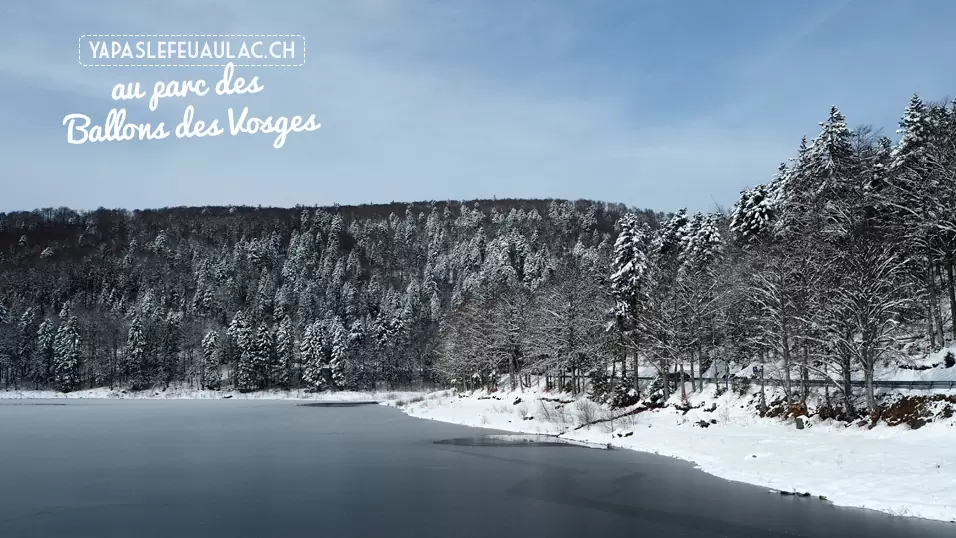 Un lac gelé dans les Vosges