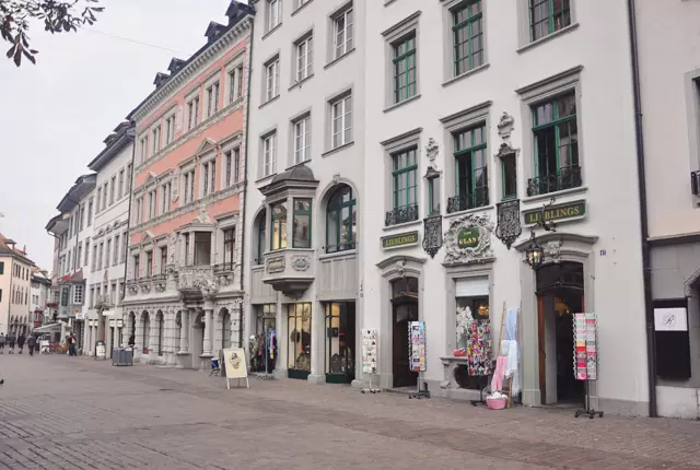 Escapade: dans la vieille ville de Schaffhouse. Blog de voyage en Suisse Yapaslefeuaulac.ch