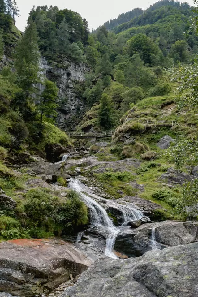 Chute d'eau à Sonogno