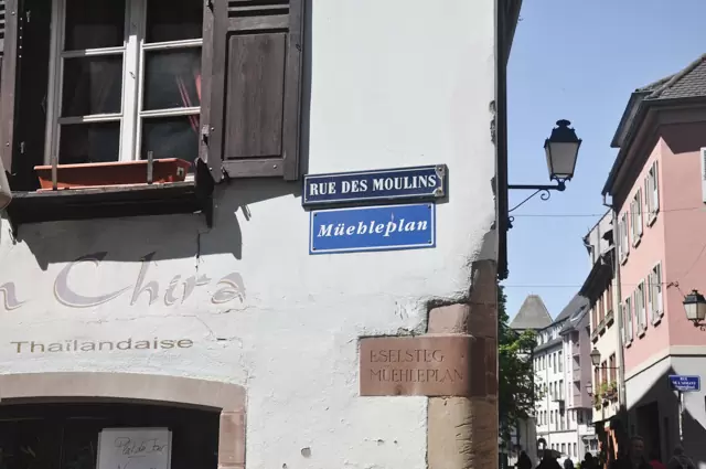 Langue régionale: A Strasbourg, les noms des rues indiqués aussi en alsacien